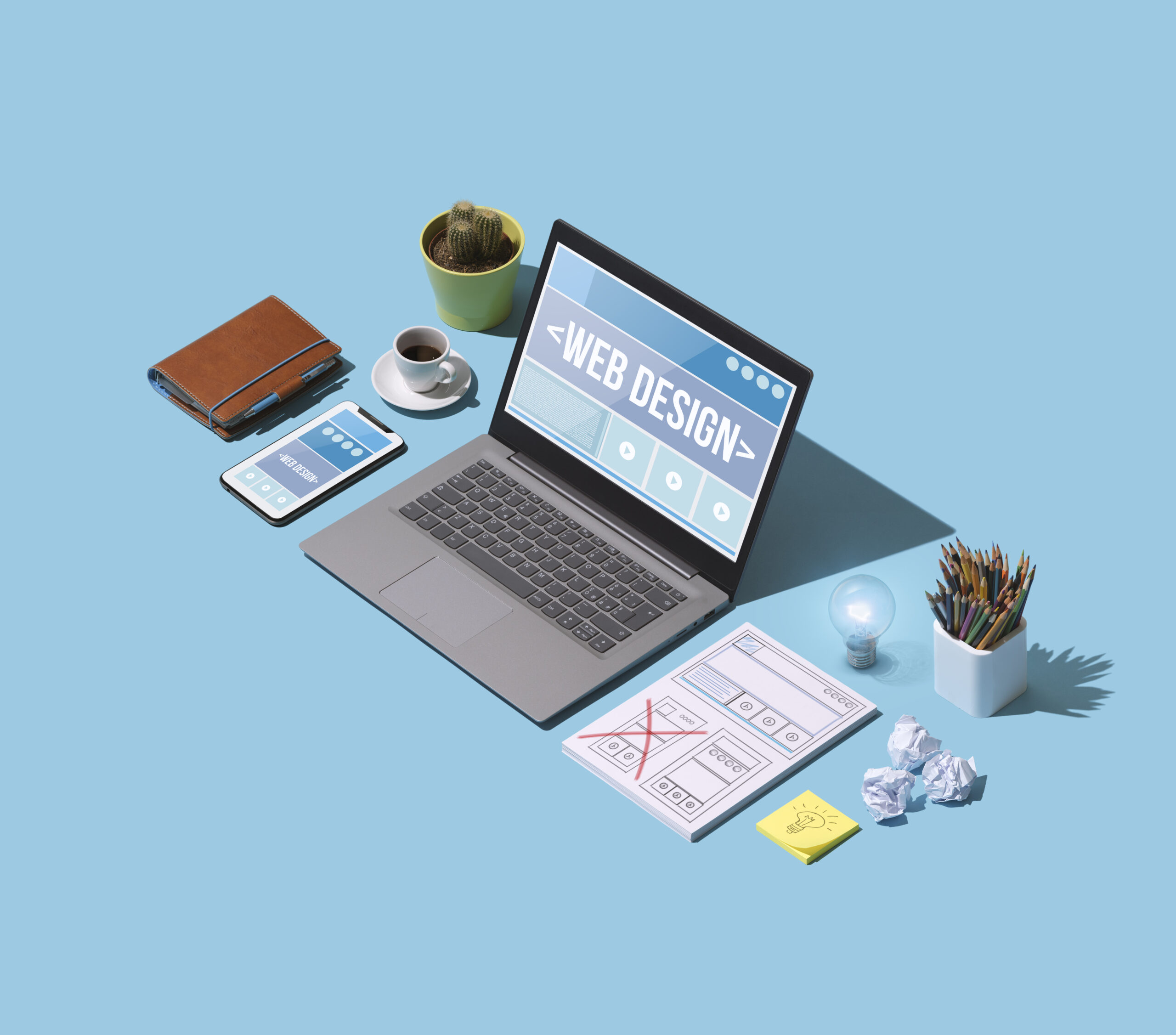 Laptopen viser "WEB DESIGN" på skjermen, med en kaffekopp, notatbok, mobiltelefon, og kontorrekvisita på en lys blå bakgrunn.